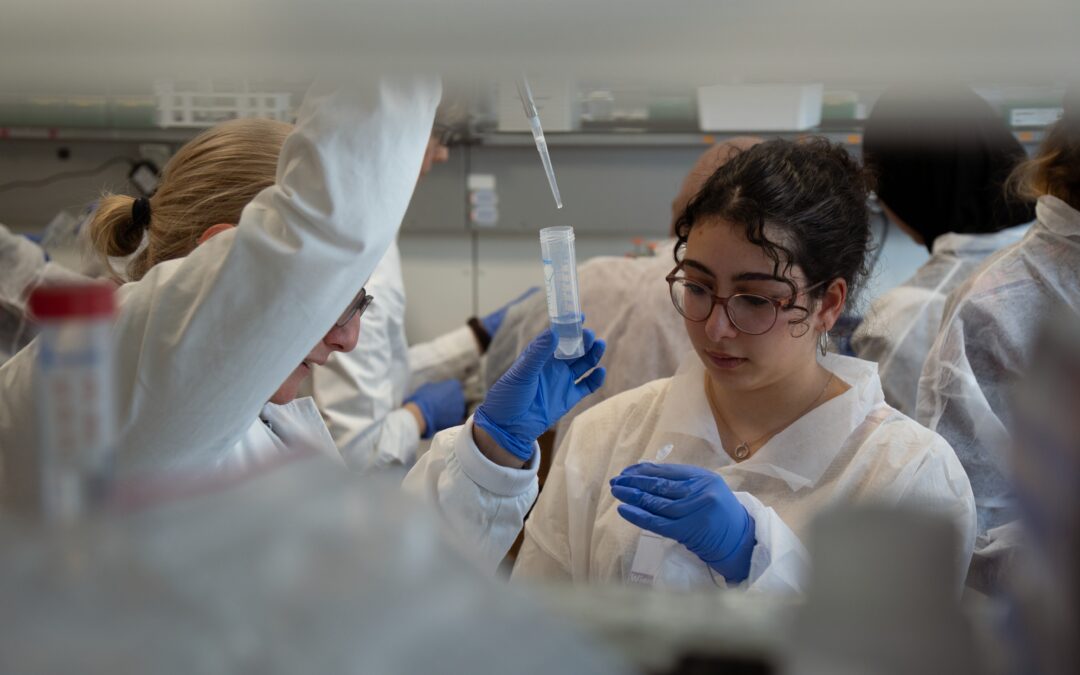 Töchtertag am AIT: Einblick in Forschung für Mädchen