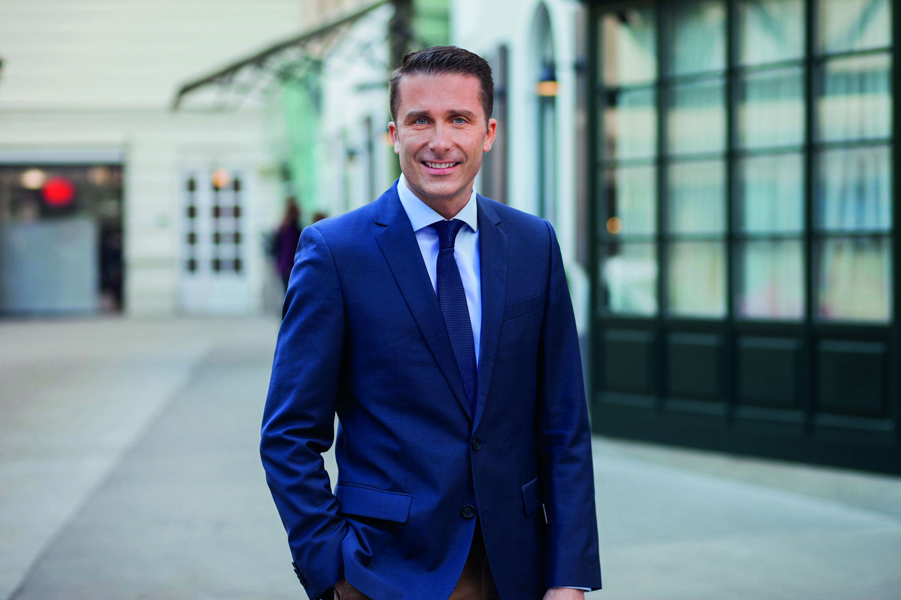 Dozent Dr. Johannes Matiasek, Facharzt für Plastische, Rekonstruktive und Ästhetische Chirurgie, Foto © www.drmatiasek.at